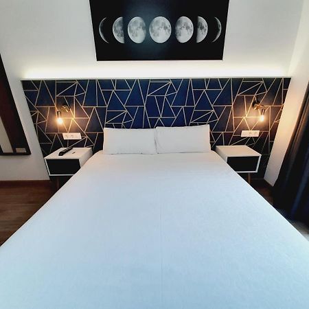Hostal Laia By Gaiarooms Barcelone Extérieur photo