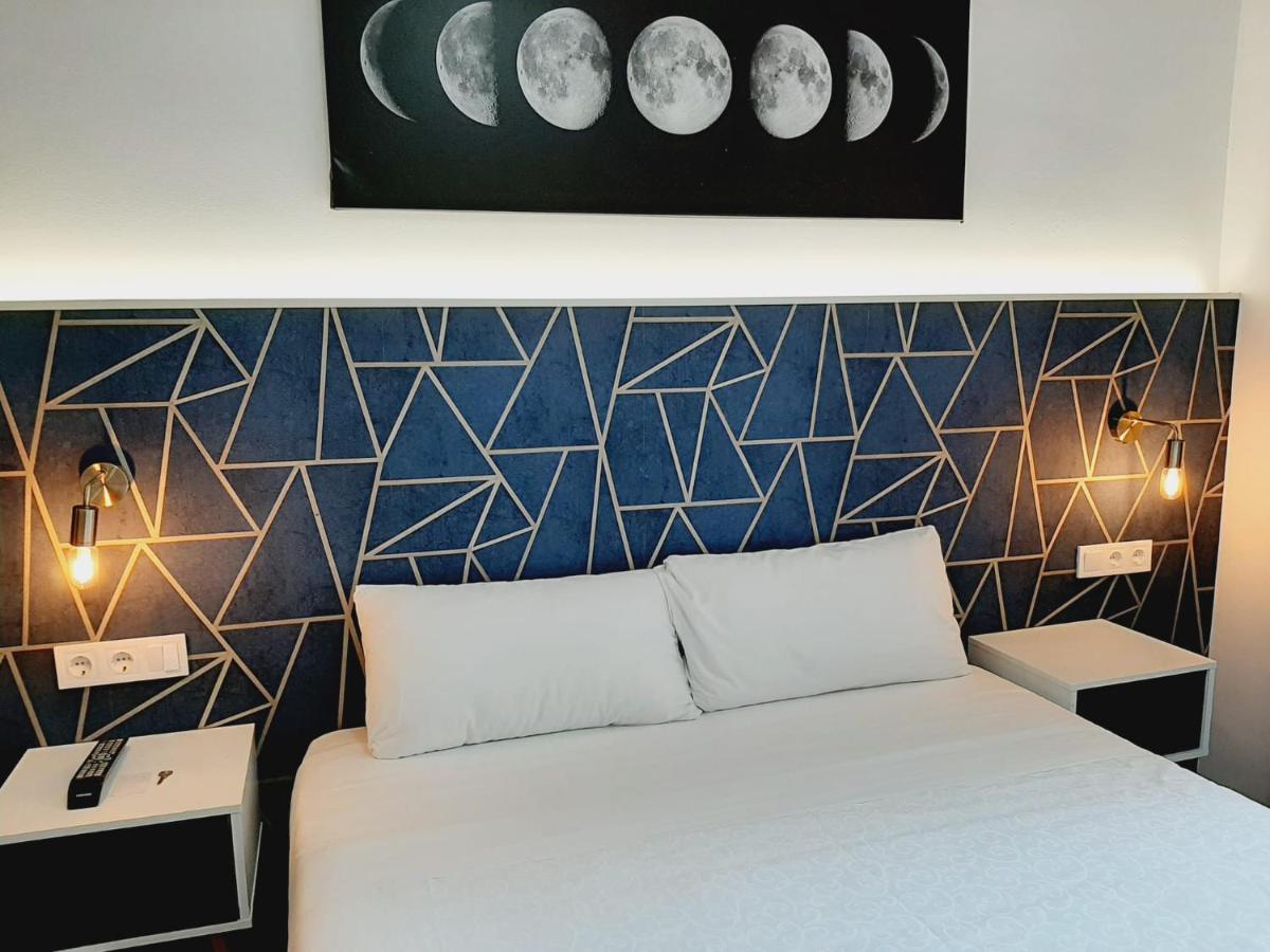 Hostal Laia By Gaiarooms Barcelone Extérieur photo