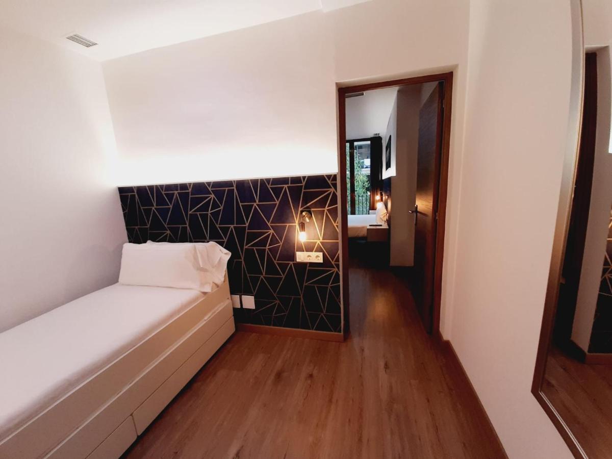 Hostal Laia By Gaiarooms Barcelone Extérieur photo