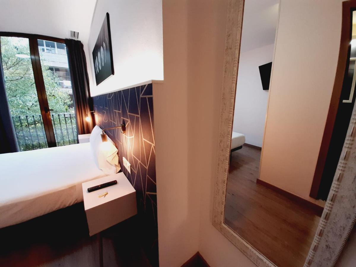 Hostal Laia By Gaiarooms Barcelone Extérieur photo