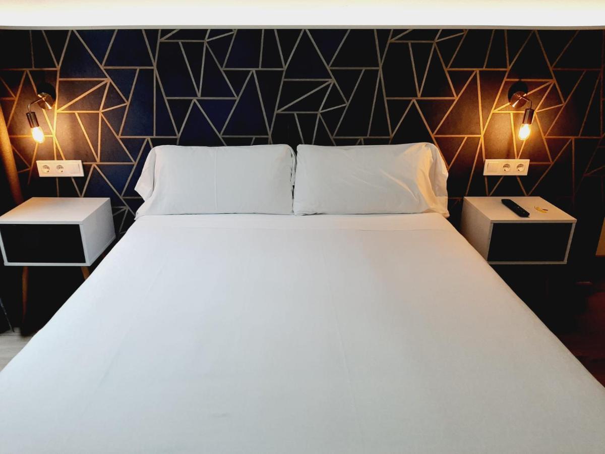 Hostal Laia By Gaiarooms Barcelone Extérieur photo