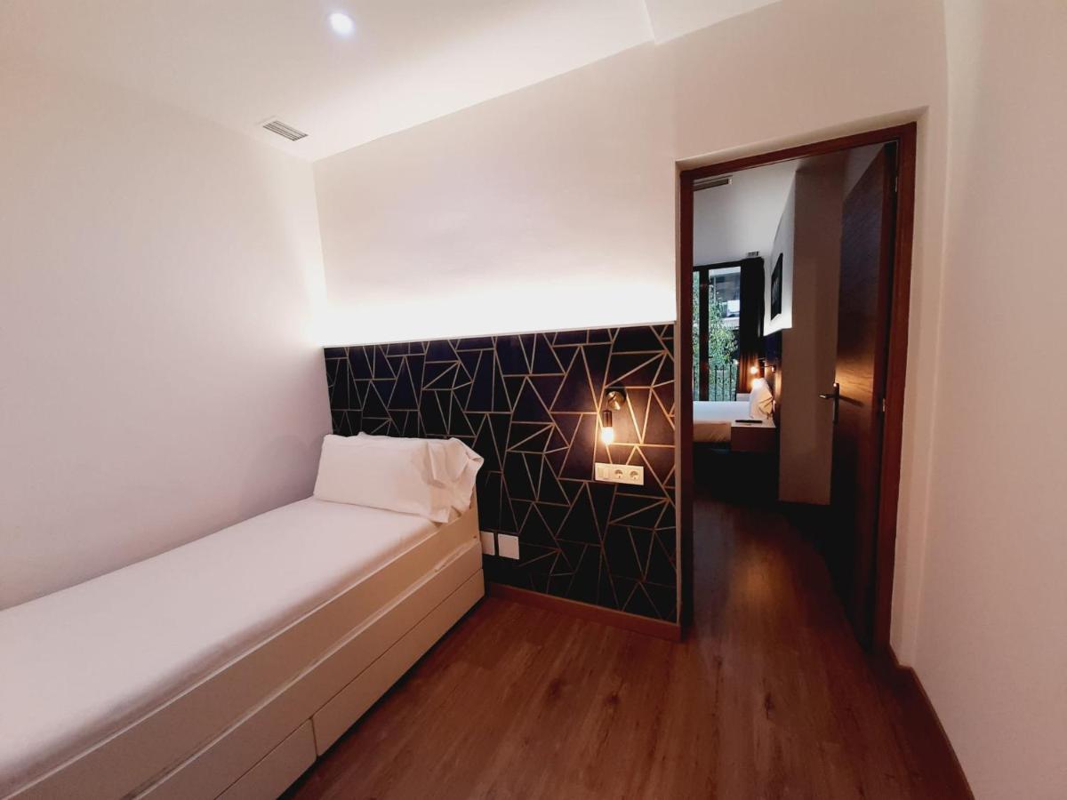 Hostal Laia By Gaiarooms Barcelone Extérieur photo